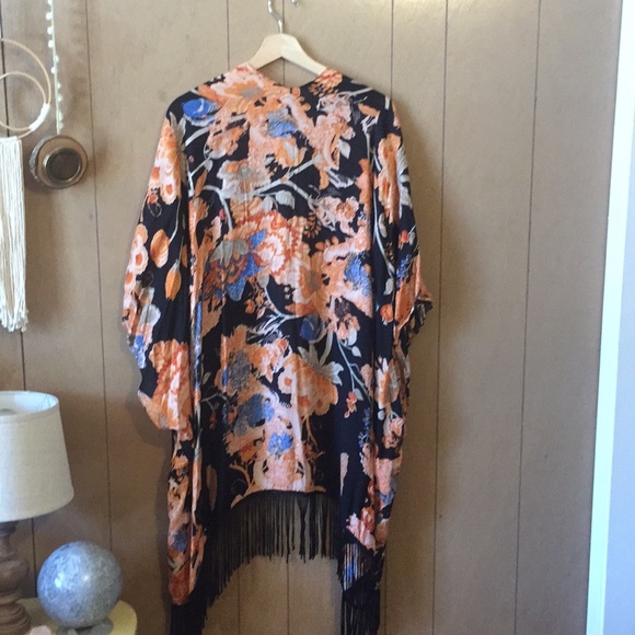 Black and orange kimono - Picture 2 of 4